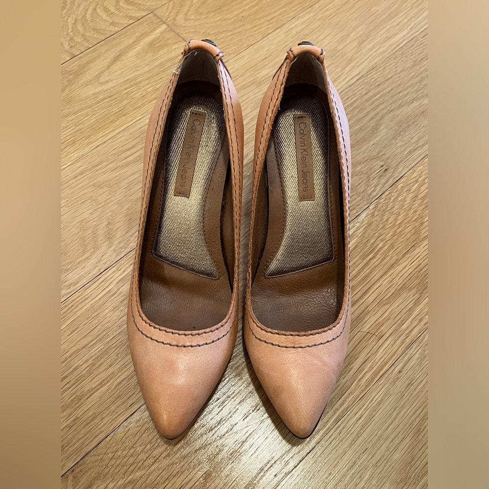 Calvin Klein Jeans Coral Leather Heels Size 7.5